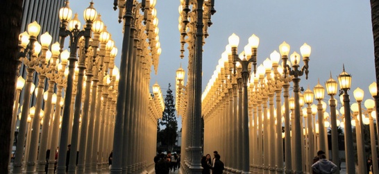 urban light exhibit outside of the los angeles county art museum